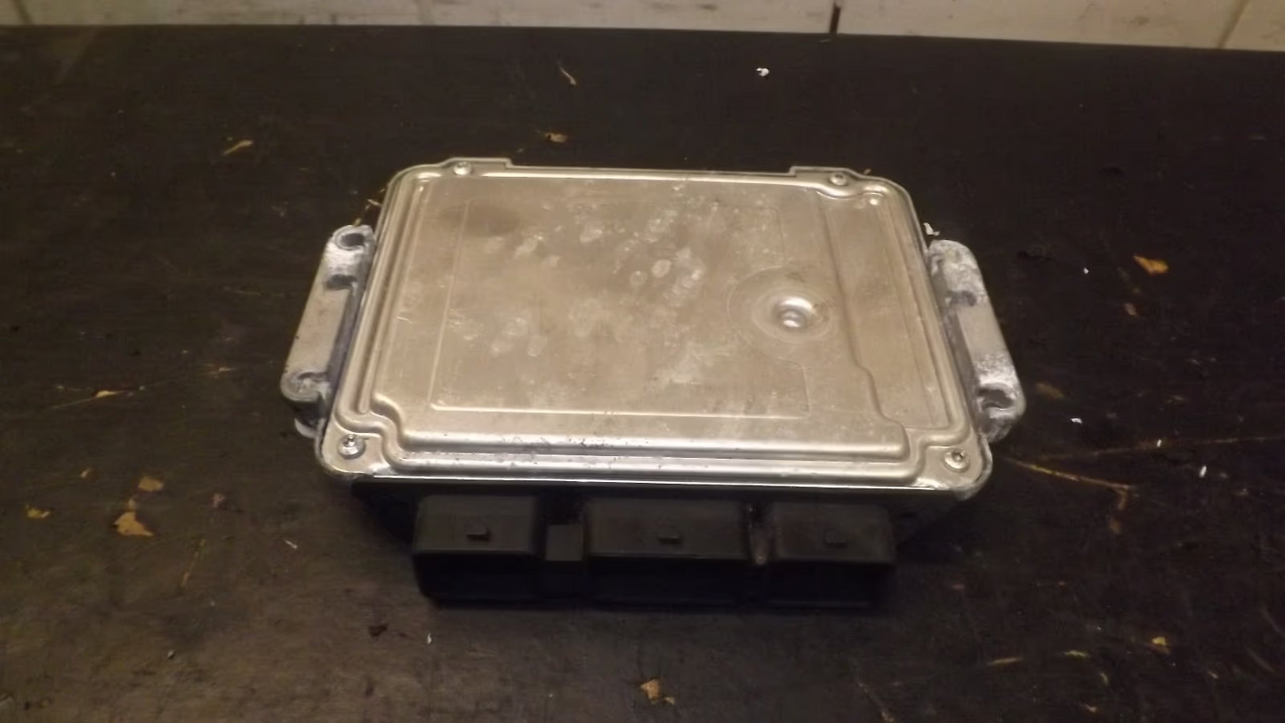Original Nissan Almera Motorsteuergerät 0281010708
