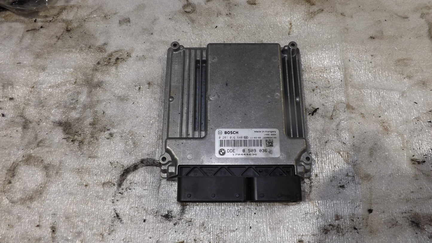 BMW X5 E70 M57 Motorsteuergerät 0281016640