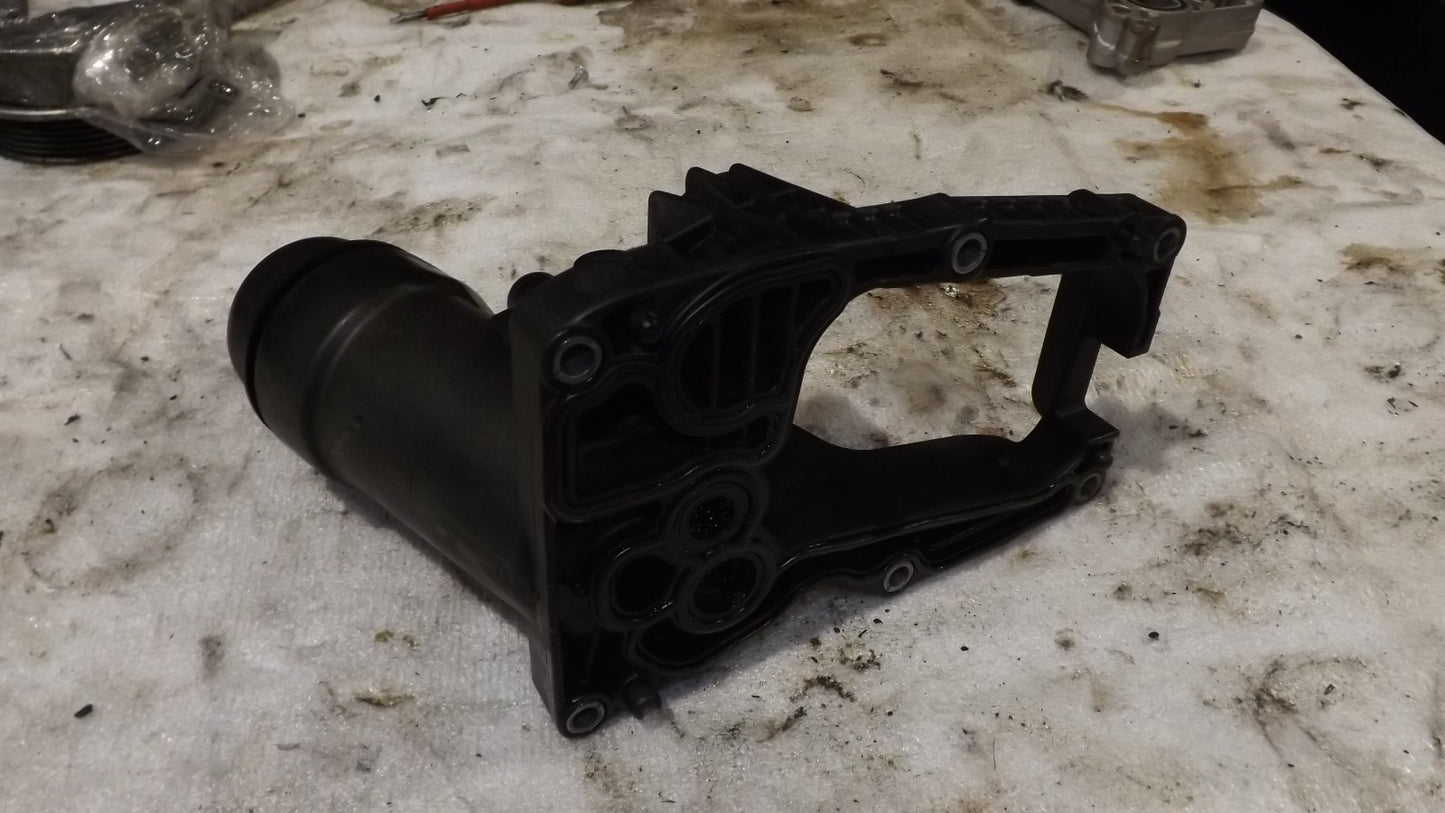 BMW E81 F22 F87 E90 F34 F10 E60 E61 Ölfiltergehäuse 170377932