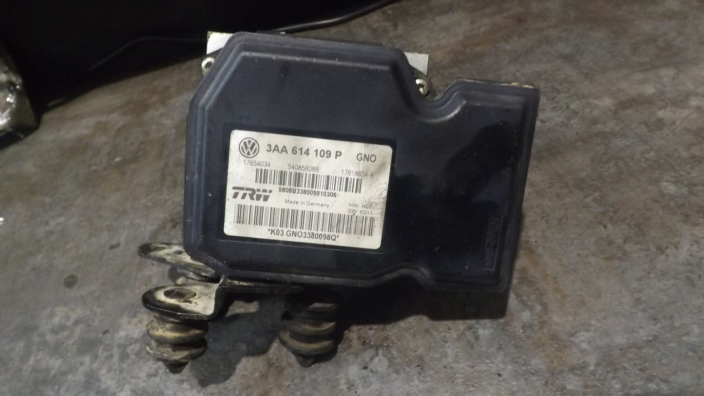 Volkswagen PASSAT ABS Steuergerät 3AA614109P