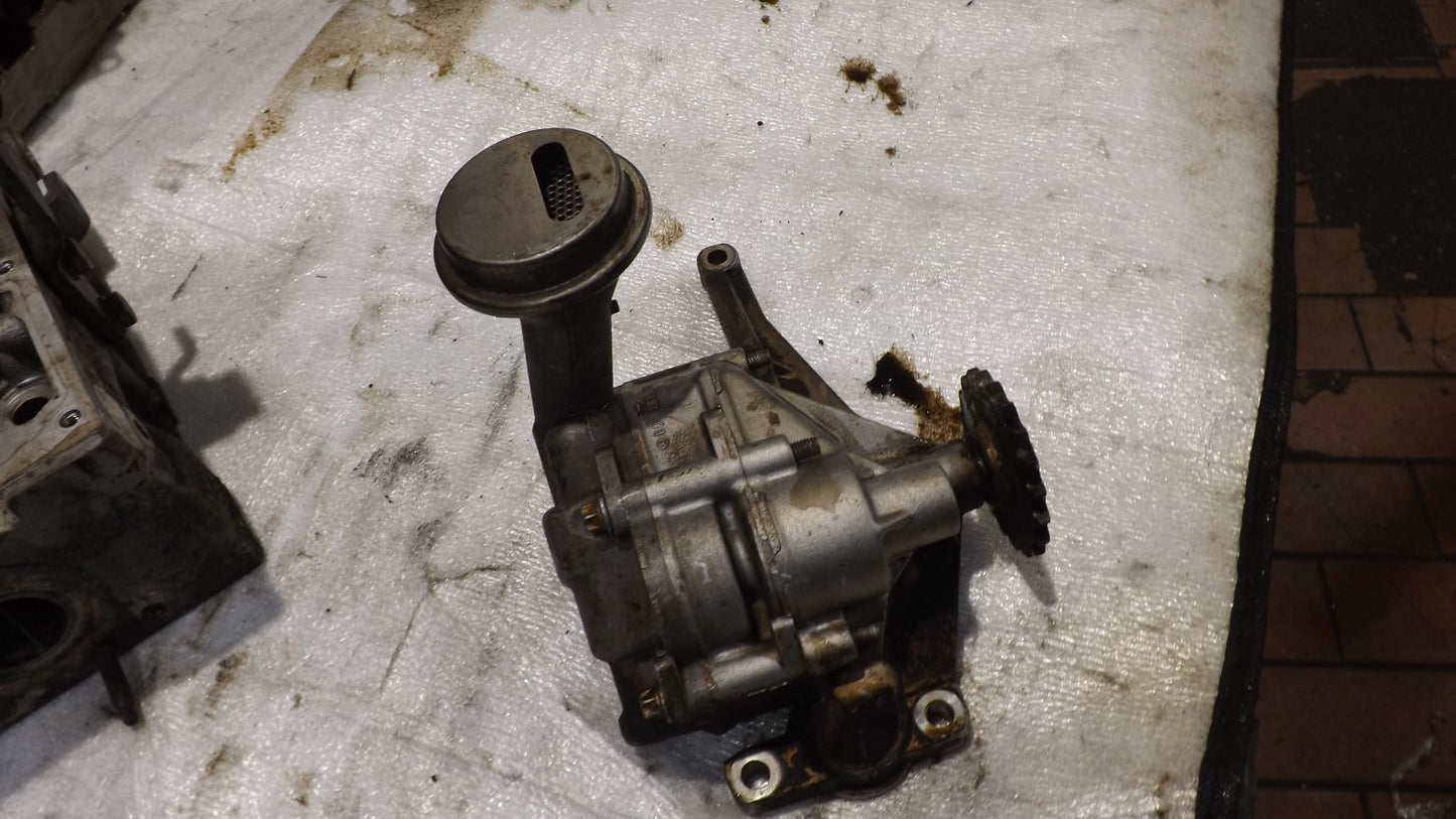 Mercedes C-Klasse W202 E-Klasse Motor Ölpumpe 6061811001