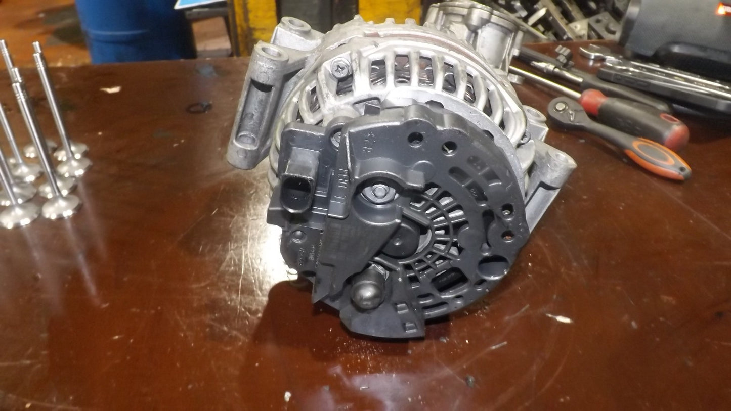 Lichtmaschine 140A Audi A4 B7 2.0 TFSI A3 8P VW Scir Golf6 Pass Tigu 06B903016AB