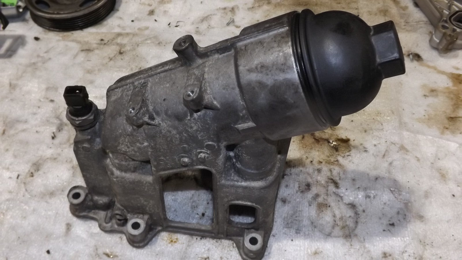 Ölfiltergehäuse  BMW - N47D20A - E81 E82 E87 E88 E90 E91 E92 E93 - 7797392
