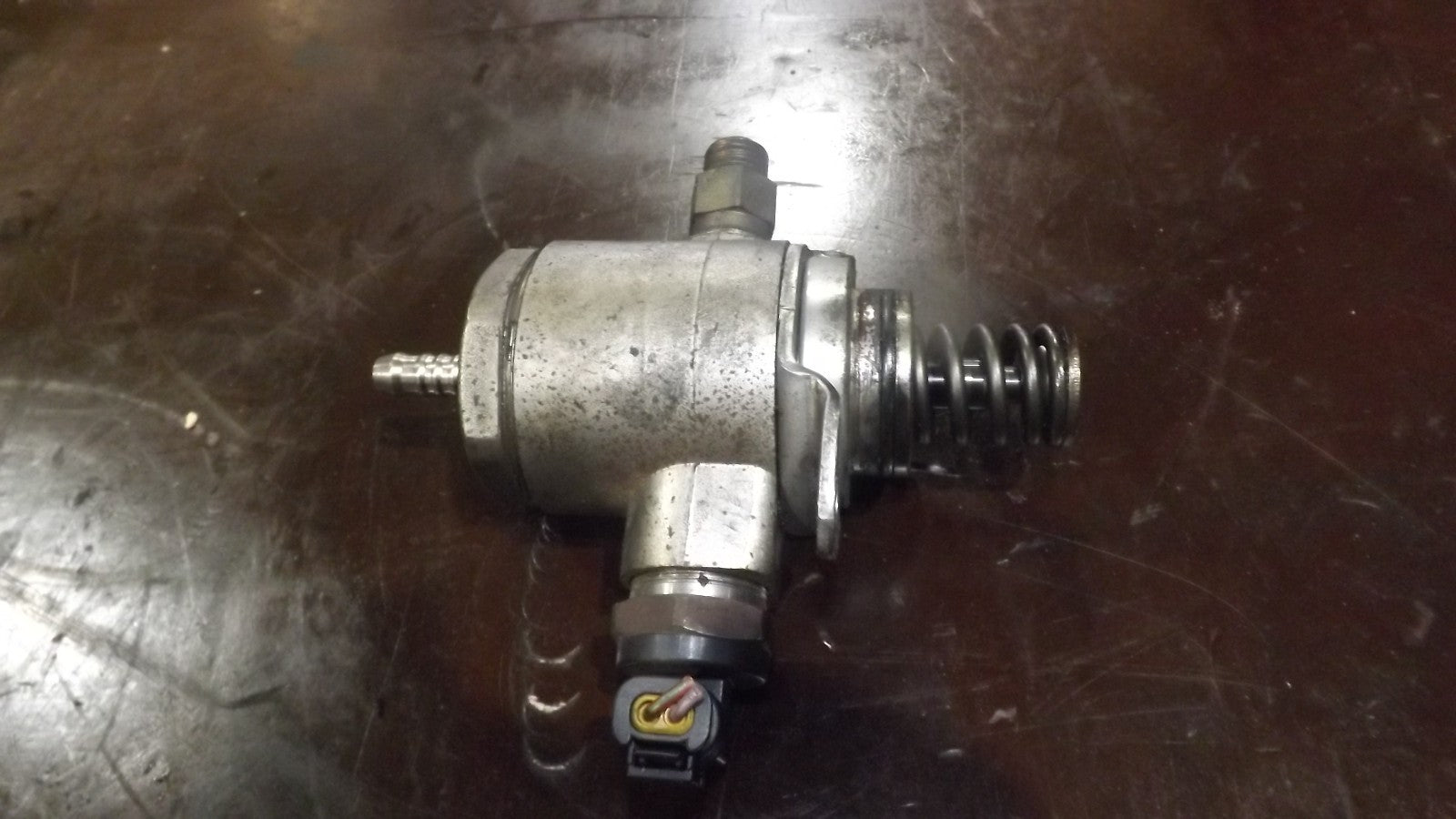 Audi Q5 8R 2.0 TFSI Benzin Hochdruckpumpe Benzinpumpe Einspritzpumpe 06J127025D