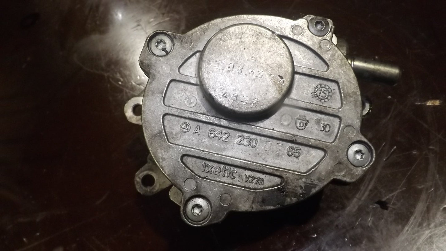 Original Mercedes-Benz OM642 Vakuumpumpe Unterdruckpumpe A6422300765