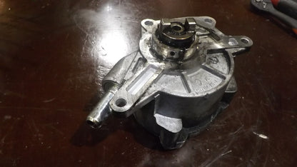 Original Mercedes-Benz OM642 Vakuumpumpe Unterdruckpumpe A6422300765