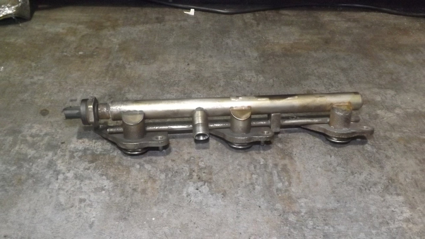 MERCEDES W204 W212 350 Benzin Einspritzleiste Verteiler A2760703995