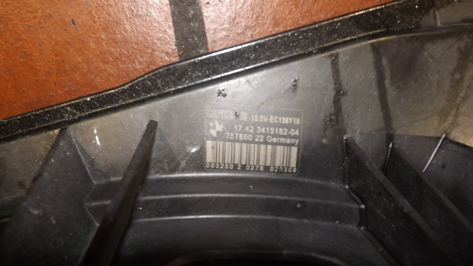 BMW X3 E83 3.0d 75789022 Kühlerlüfter Lüftermotor Lüfter Lüfterzarge 6946638