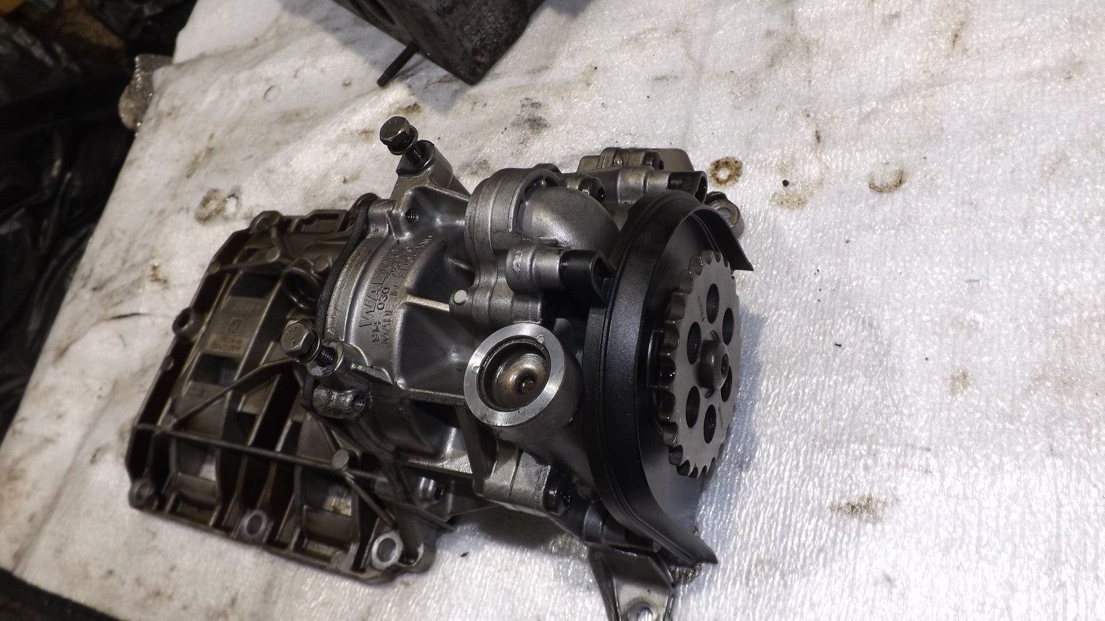 BMW 5 E39 1999 Diesel 135kW Ölpumpe 11412247212