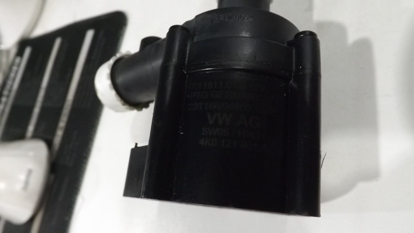 Original VW AUDI SKODA SEAT PORSCHE Wasserpumpe Zusatzwasserpumpe 4K0121601A