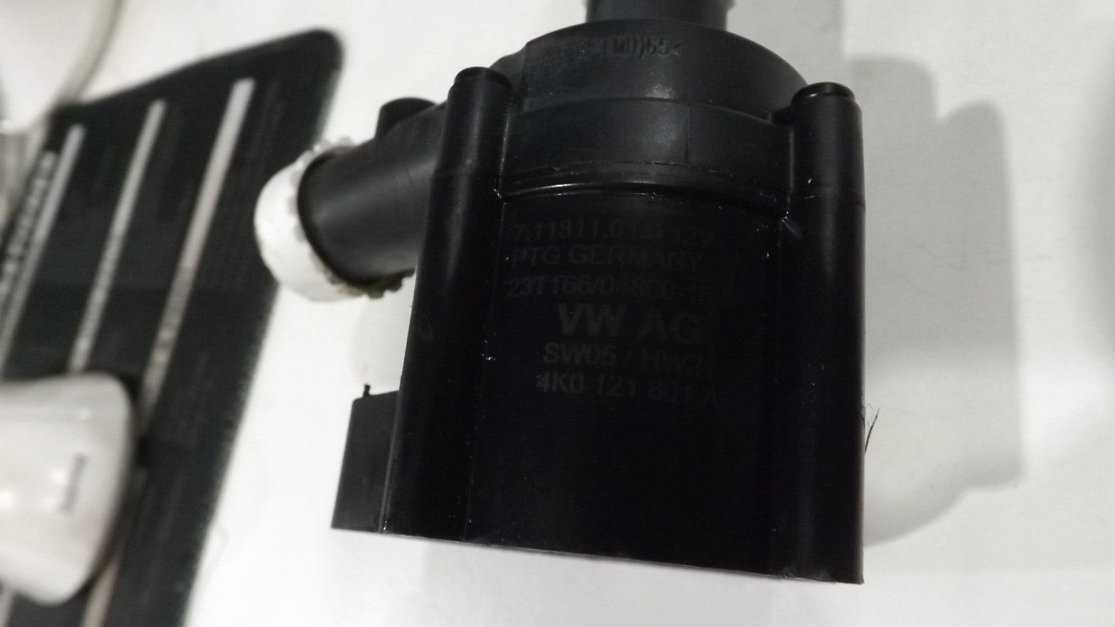 Original VW AUDI SKODA SEAT PORSCHE Wasserpumpe Zusatzwasserpumpe 4K0121601A