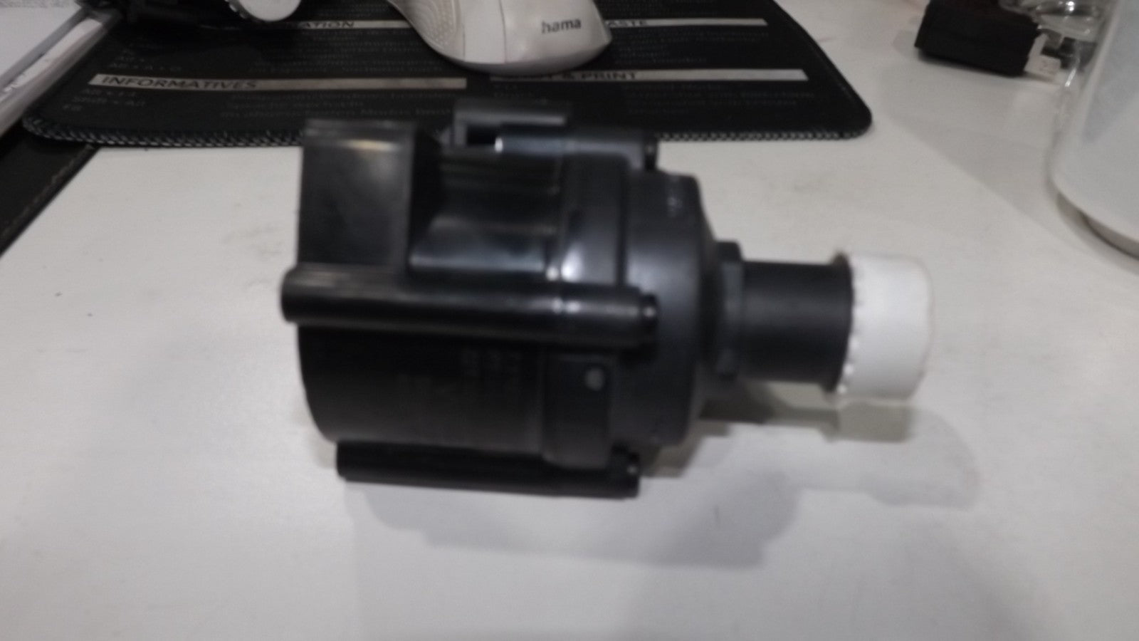 AUDI VW Seat Skoda Porsche ZUSATZWASSERPUMPE 4K0121601B Neuwertig