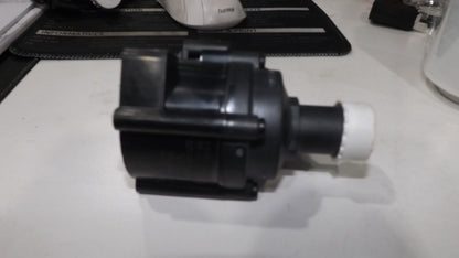 AUDI VW Seat Skoda Porsche ZUSATZWASSERPUMPE 4K0121601B Neuwertig
