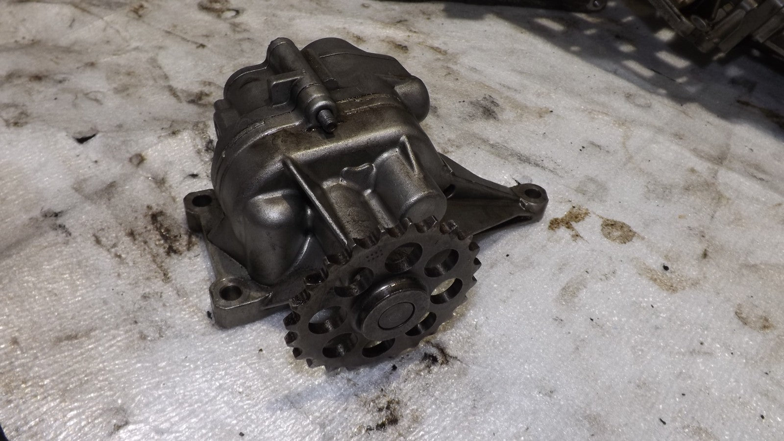 Motorölpumpe Öl Pumpe  Mercedes Benz W 203 C200 A6111810047 6111810201
