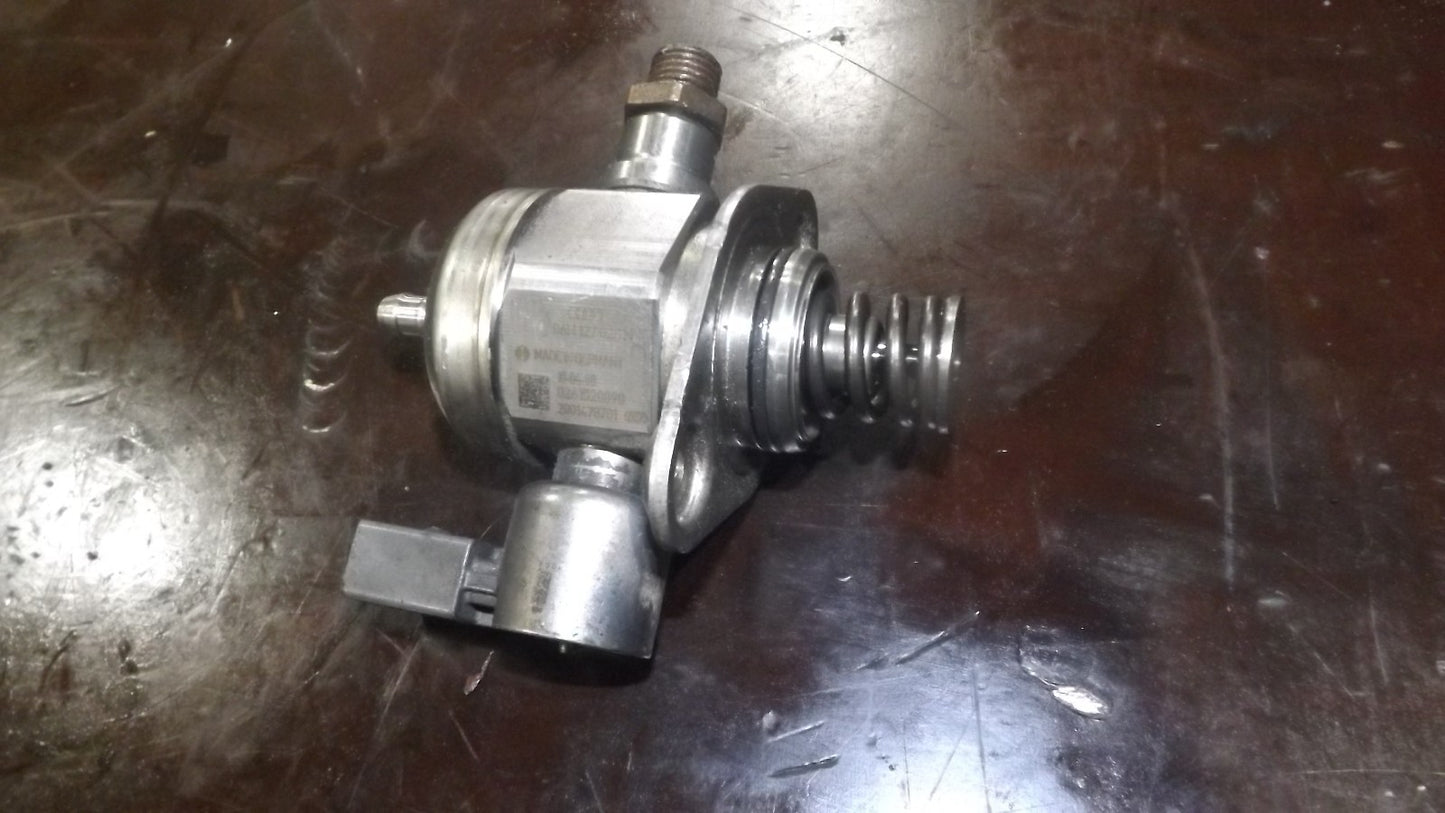 Hochdruckpumpe Kraftstoffpumpe 1.8TSI Audi A3 A4 Seat Skoda VW Passat 06H127025N