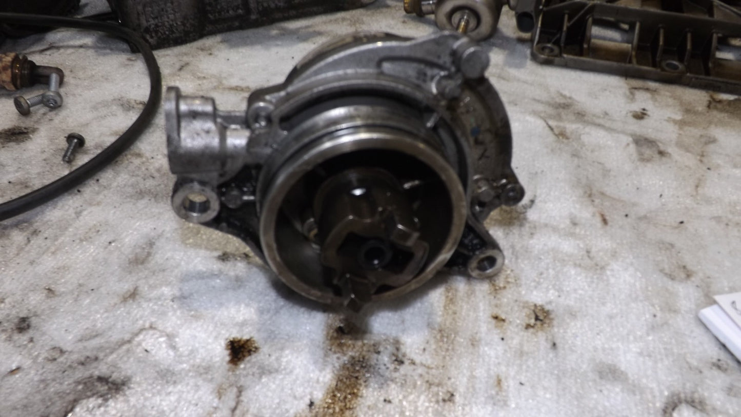 Vakuumpumpe BMW E87 118d 120d E90 318d 320d E60 520d M47 Unterdruckpumpe 7791232