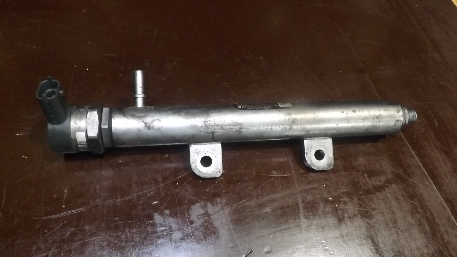 Original Jaguar Land Rover Bosch Kraftstoffverteiler CK5Q-9D280-AB 0445216046