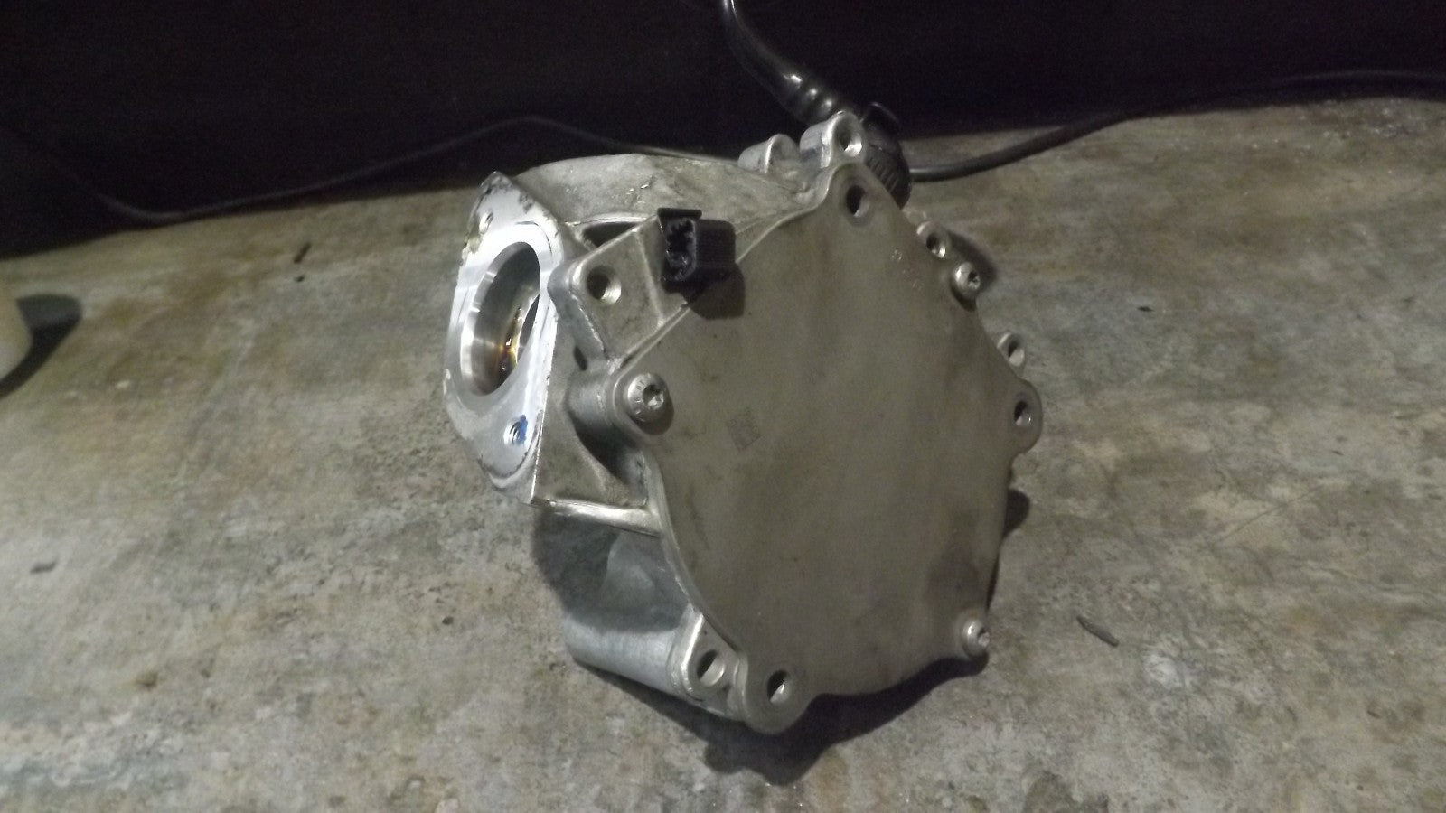 Unterdruckpumpe Volkswagen Audi Seat Skoda  06K145100J
