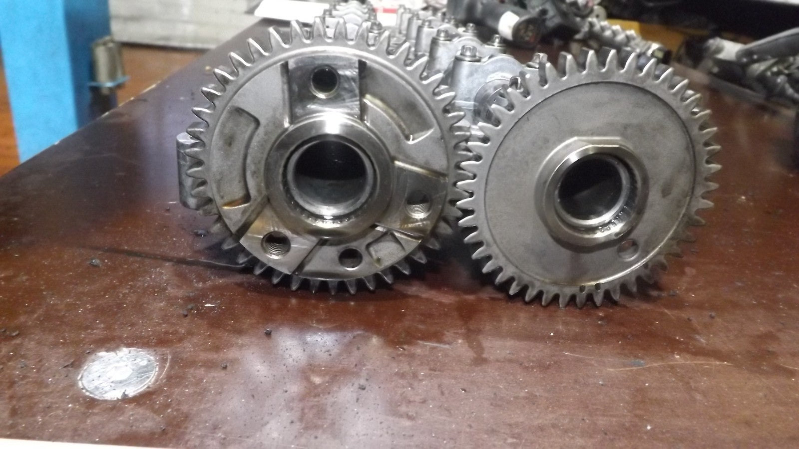 BMW F10 X5 X6 330d 530d 535d N57 N57D30 NOCKENWELLENGEHÄUSE NOCKENWELLE 7800044