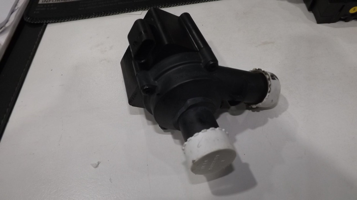 06H121601M Audi/VW A4 8K/B8/A5 8T/Cabrio 8F/Q5 8R Zusatzwasserpumpe