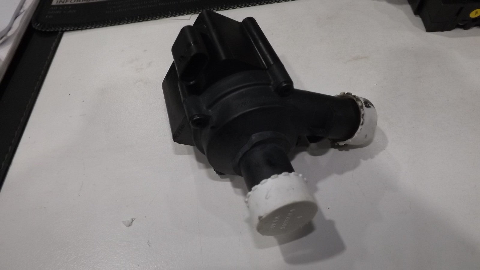 06H121601M Audi/VW A4 8K/B8/A5 8T/Cabrio 8F/Q5 8R Zusatzwasserpumpe