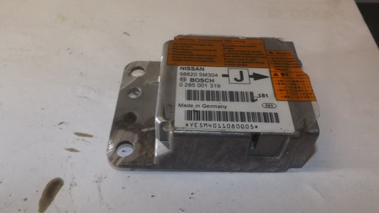 Nissan  Steuergerät Airbagsteuergerät Airbag Modul 988205M304