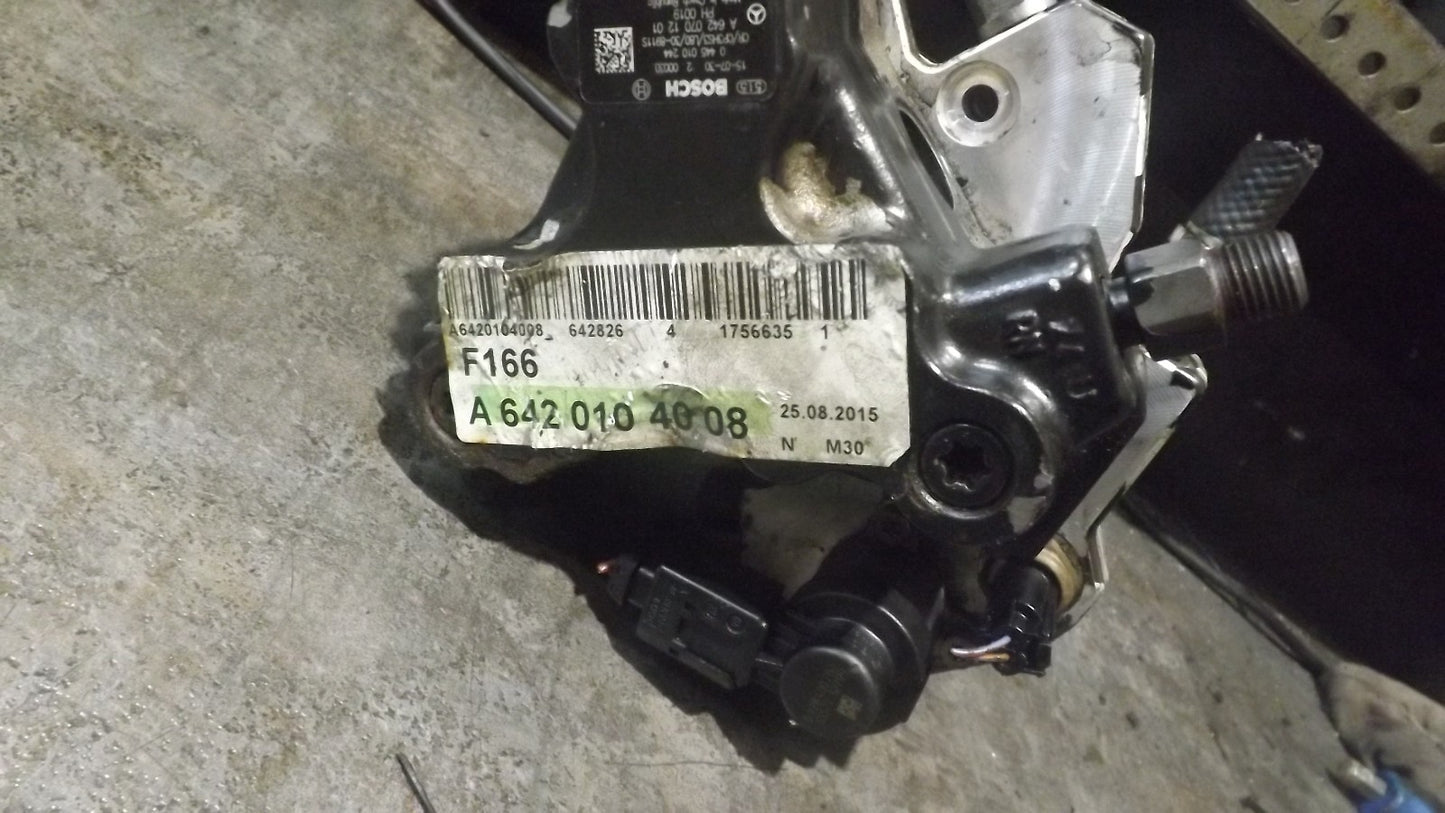 BOSCH Hochdruckpumpe Kraftstoffpumpe Mercedes-Benz A6420104008