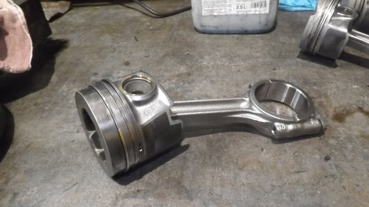 Kolben mit Pleuelstange für Audi VW 2,0 TDI Diesel DDD 140KW 190Ps