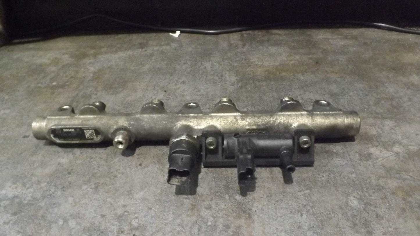 Peugeot Citroen Einspritzleiste Railrohr 2,2  HDI 0445214017