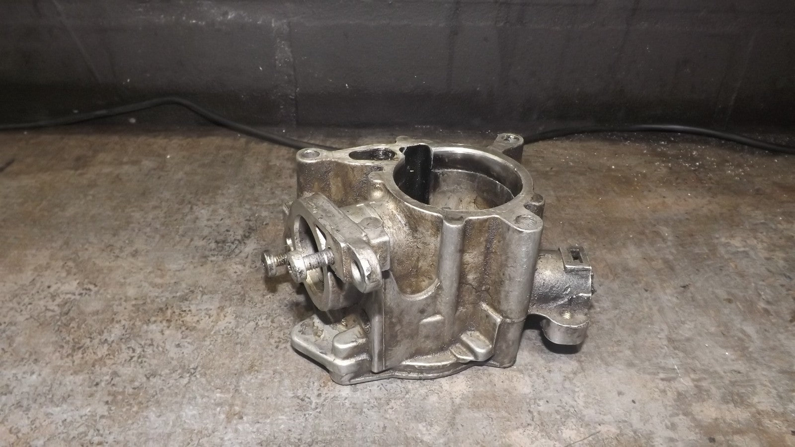 Unterdruckpumpe Vakuumpumpe für Audi A3 8P FSI 1,8 118KW CDAA 06J145100B