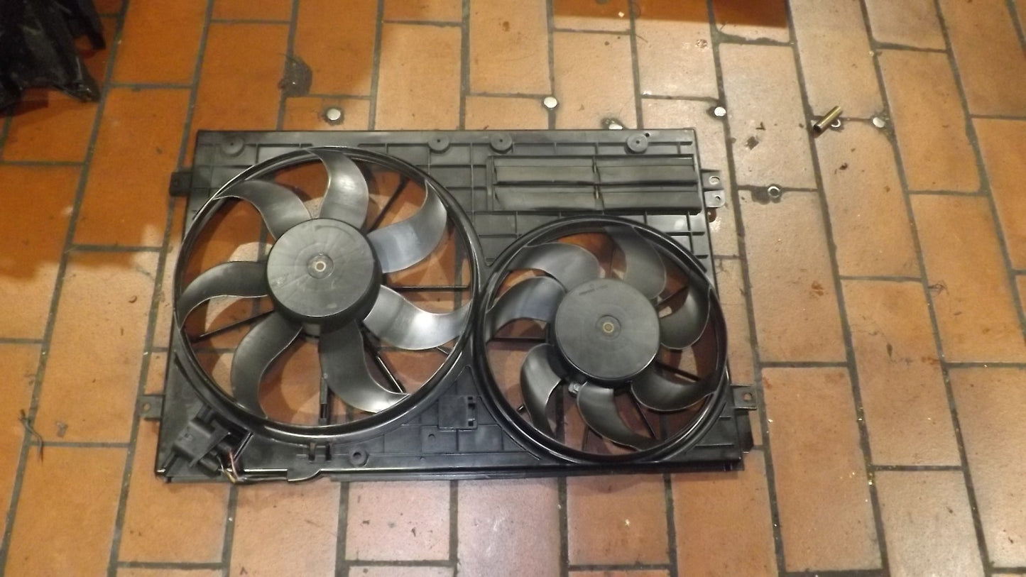 VW Volkswagen Golf 5 2.0 TDI Diesel Motor Kühlung Kühlerlüfter 1K0121207BC
