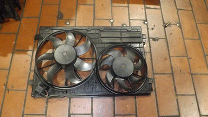 VW Volkswagen Golf 5 2.0 TDI Diesel Motor Kühlung Kühlerlüfter 1K0121207BC