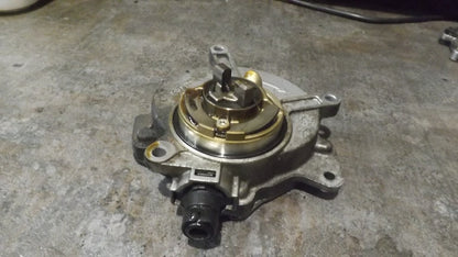 VW Volkswagen Golf 1K 2.0 TSI BWA Unterdruck Pumpe 06D145100H