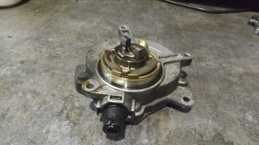 VW Volkswagen Golf 1K 2.0 TSI BWA Unterdruck Pumpe 06D145100H