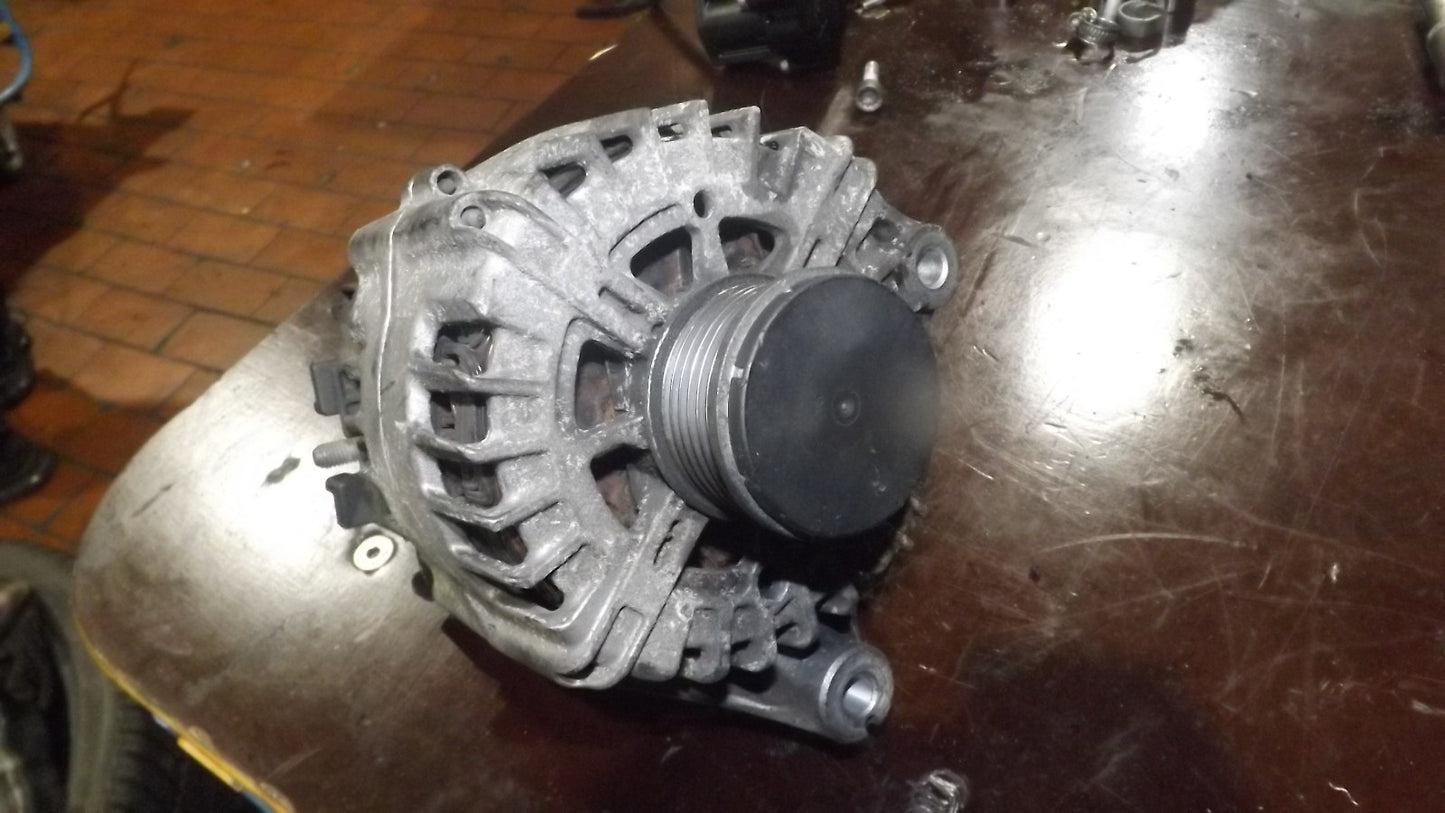 Lichtmaschine FG18D111 BMW 180A 7823343 FG18S045