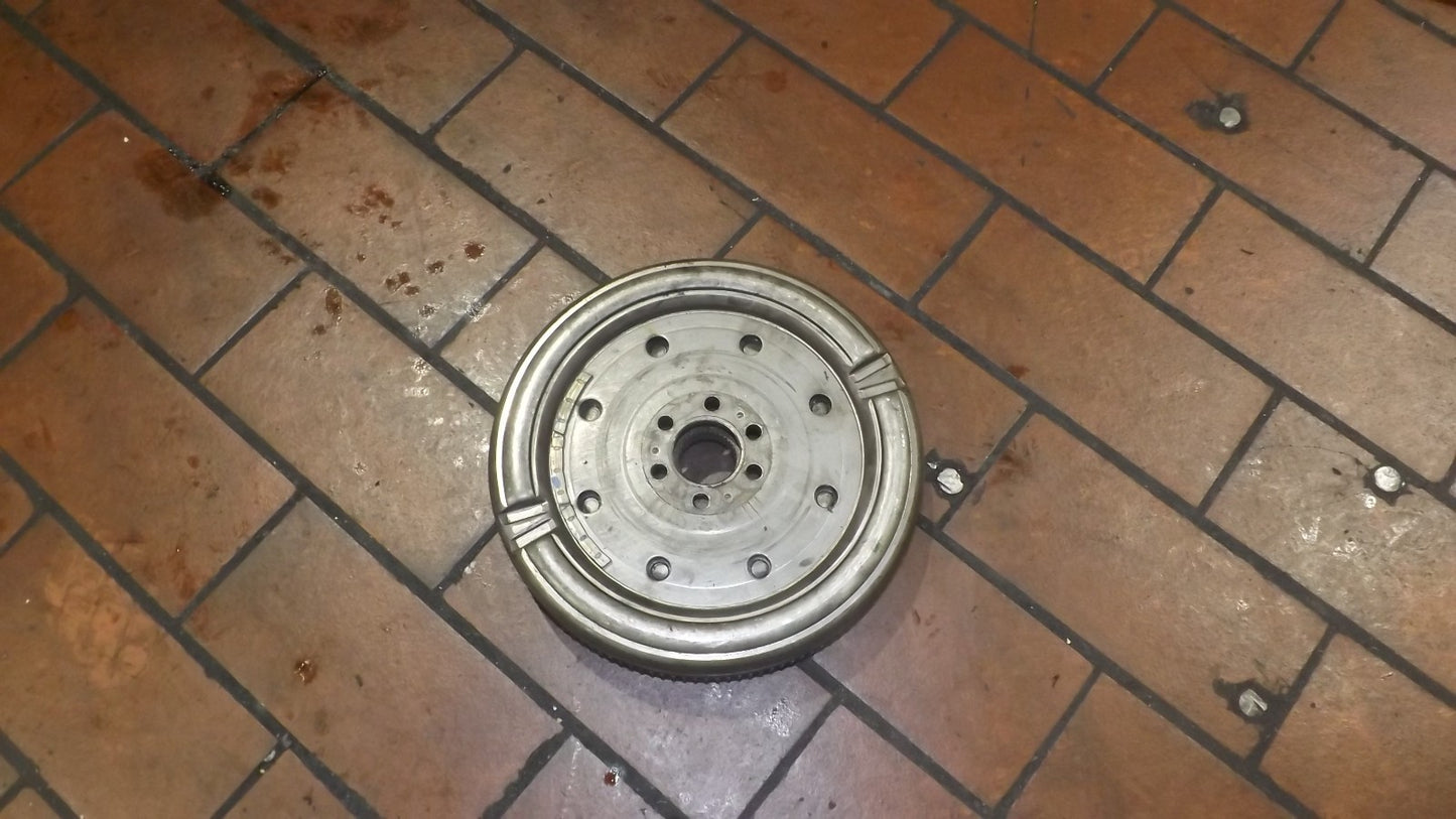 Schwungrad Zweimassenschwungrad DSG für VW Golf Passat Audi A3 Skoda 415074409