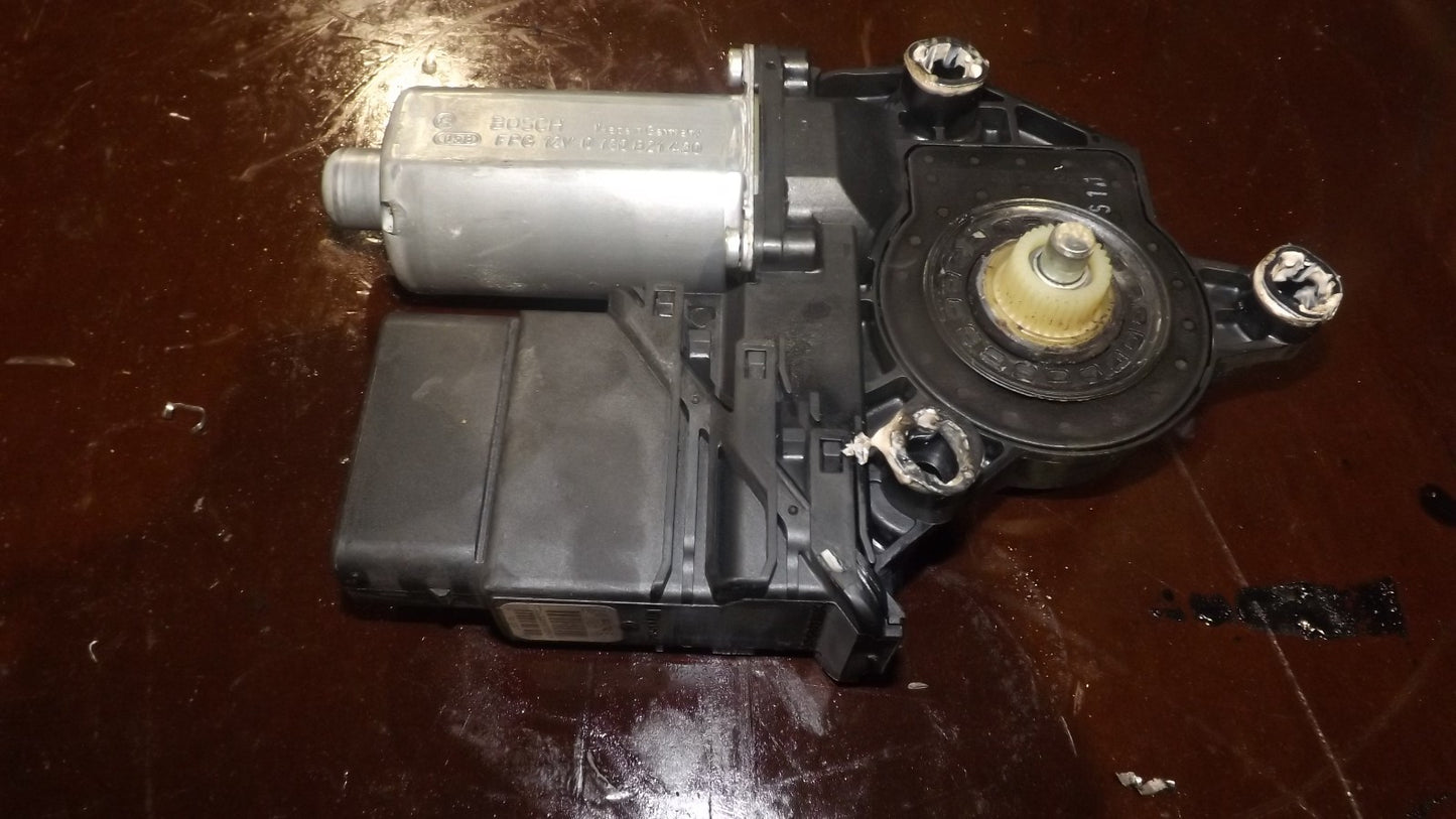 Fensterhebermotor Fensterheber VW Golf 6 VI Plus hinten rechts 0130821430