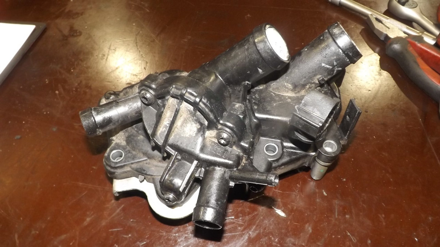 Volkswagen Polo V 6R 2015 Kühlwasserpumpe Wasserpumpe 04E121121E 04E121042