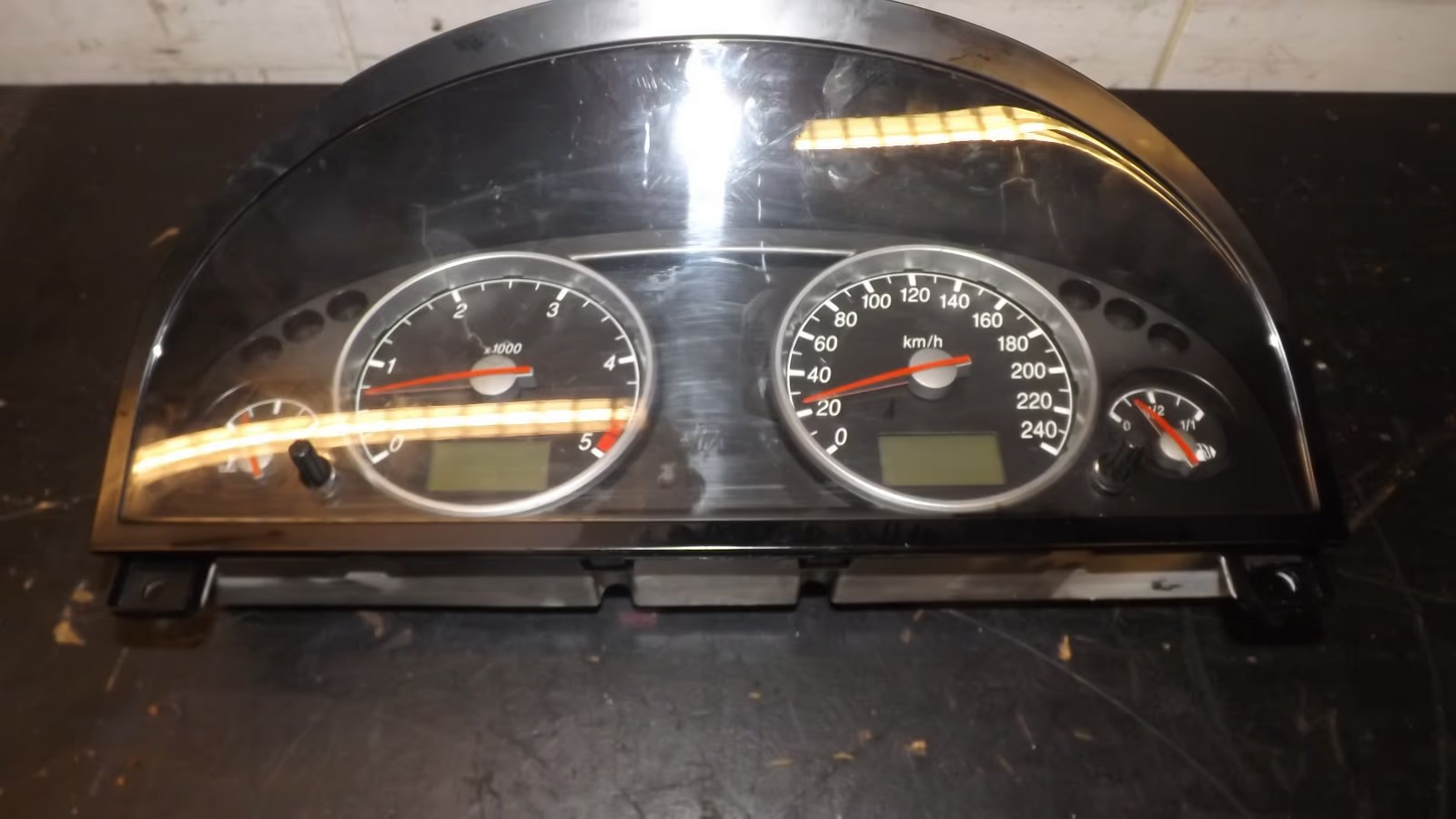 Original Ford Mondeo III Tacho Tachometer Kombiinstrument 1S7F-10849-JE