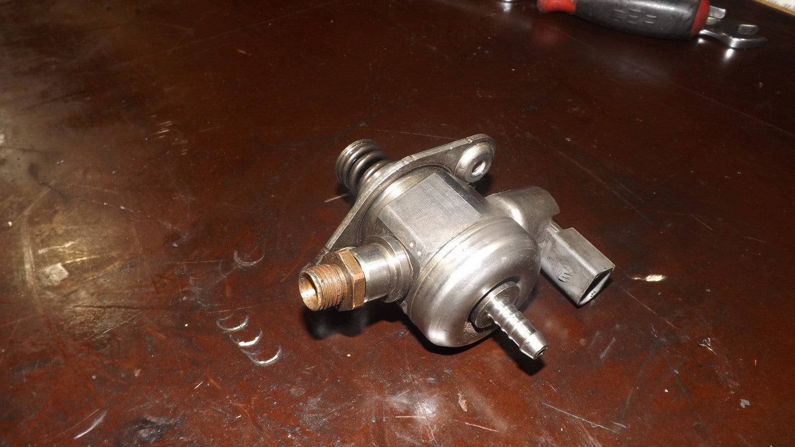 Hochdruckpumpe Kraftstoffpumpe 1.8TSI Audi A3 A4 Seat Skoda VW Passat 06H127025N