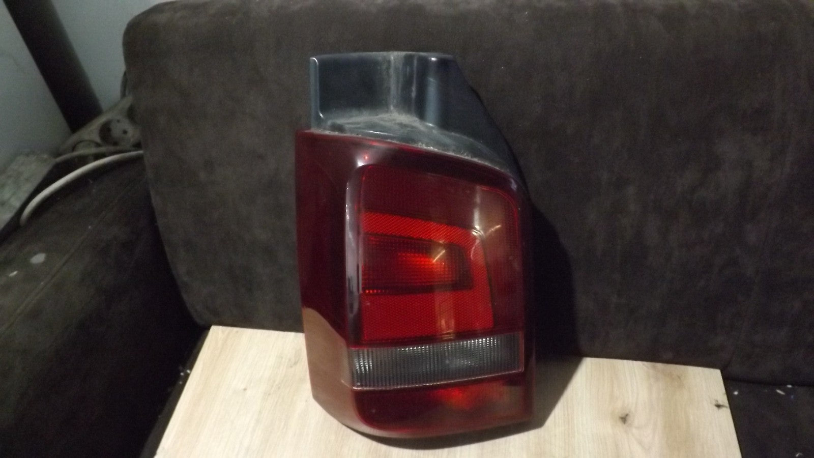 VW T5  Facelift RÜCKLEUCHTE RÜCKLICHT LEUCHTE links 7E5945257 (BY115)