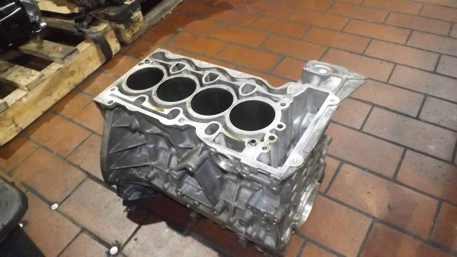 Motorblock Block für BMW 3er E90 E91 X3 2,0 i N46 N46B20B 7521270