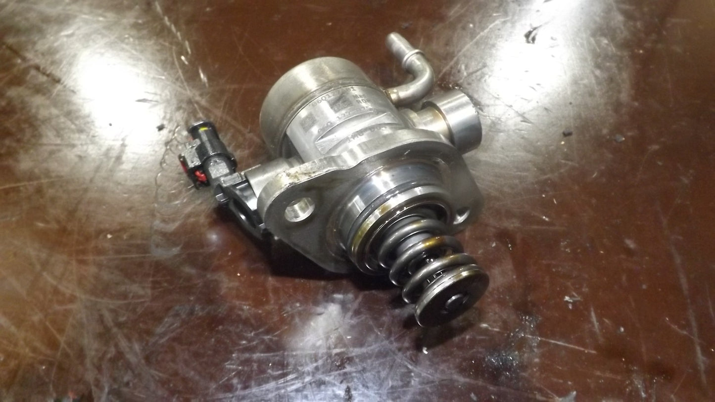 Hochdruckpumpe  VW  Audi  2.0 Tfsi 06Q 127A01