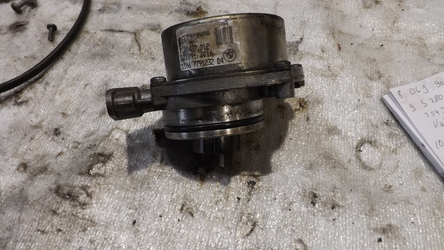 Vakuumpumpe BMW E87 118d 120d E90 318d 320d E60 520d M47 Unterdruckpumpe 7791232