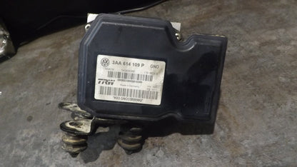 Volkswagen PASSAT ABS Steuergerät 3AA614109P