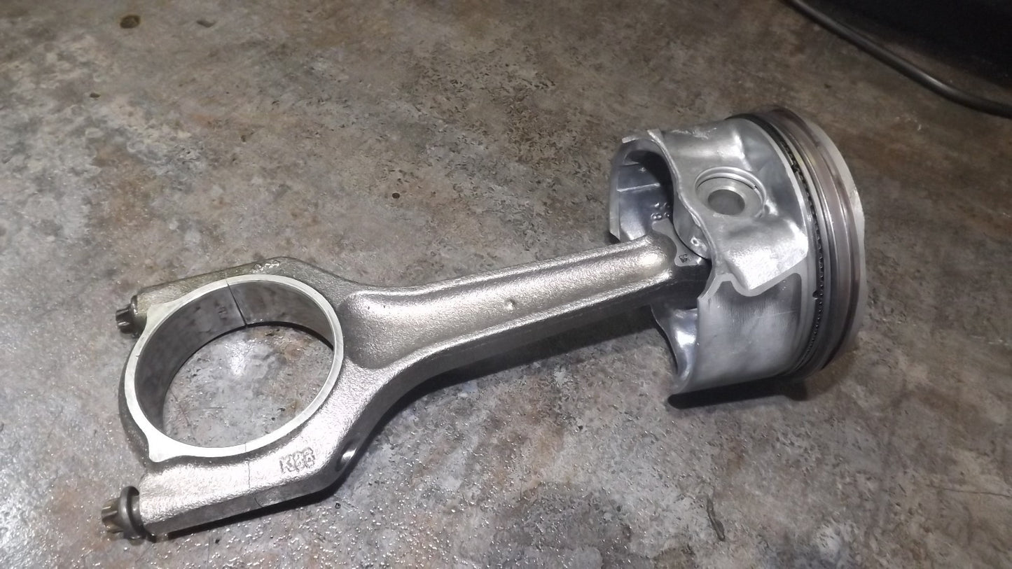 BMW 1er 3er E87 E90 E91 118i 120i 318i 320i N46 KOLBEN & PLEUEL 543 n46b20b