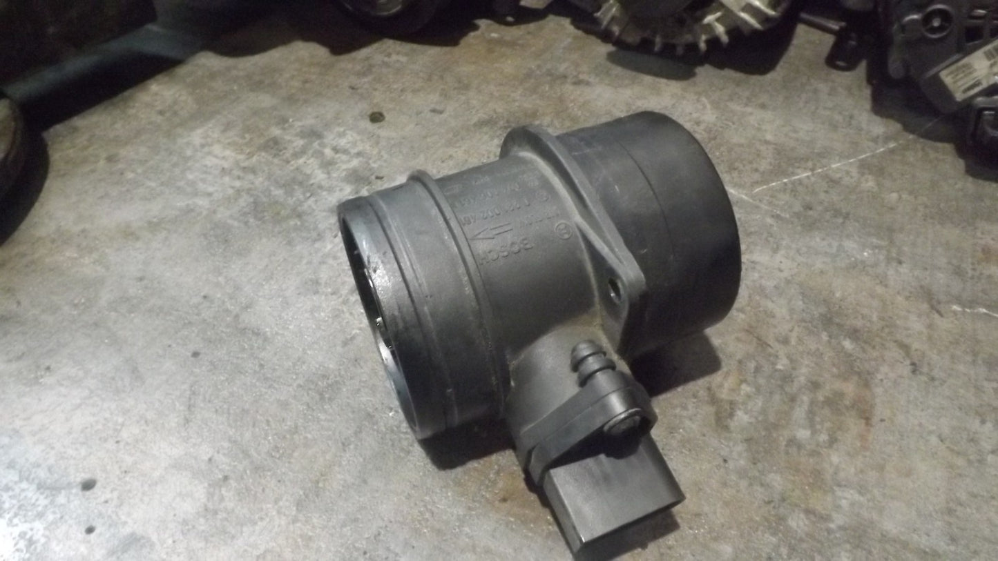 LUFTMASSENMESSER LMM FÜR AUDI A3 A4 SEAT SKODA VW T4 T5 GOLF TOURAN 1.9 2.0 TDI