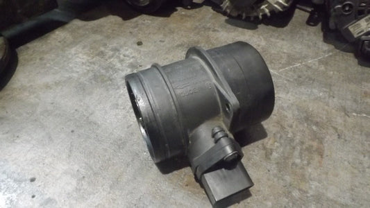 LUFTMASSENMESSER LMM FÜR AUDI A3 A4 SEAT SKODA VW T4 T5 GOLF TOURAN 1.9 2.0 TDI