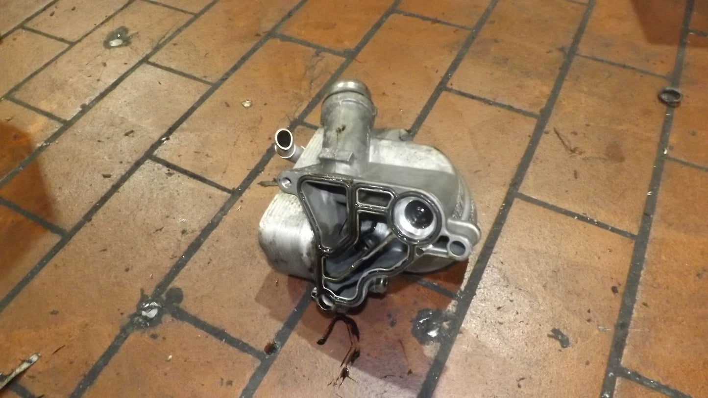 BMW E90 E91 325i N52 Ölkühler Wärmetauscher Ölfiltergehäuse 7516383