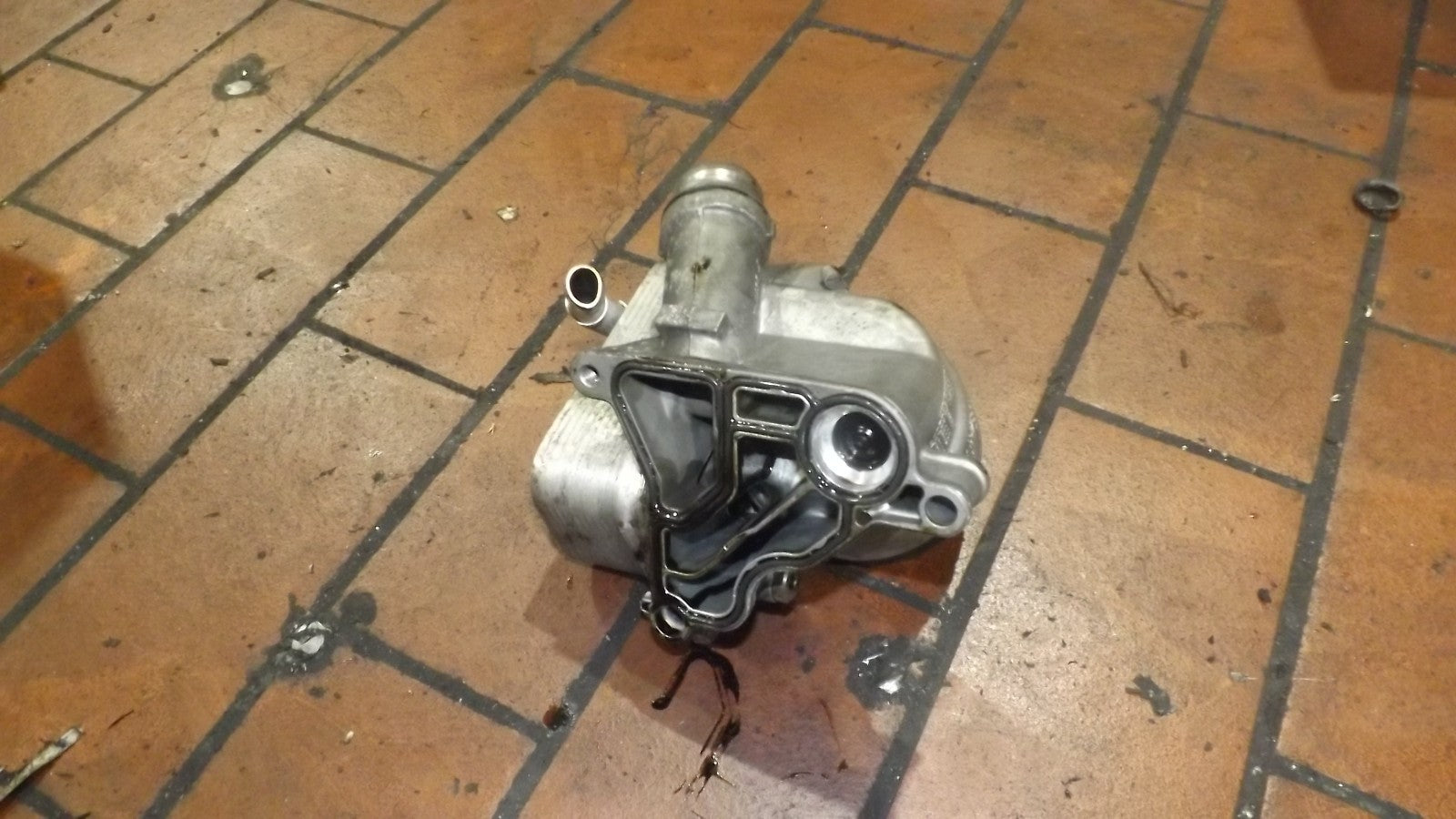 BMW E90 E91 325i N52 Ölkühler Wärmetauscher Ölfiltergehäuse 7516383